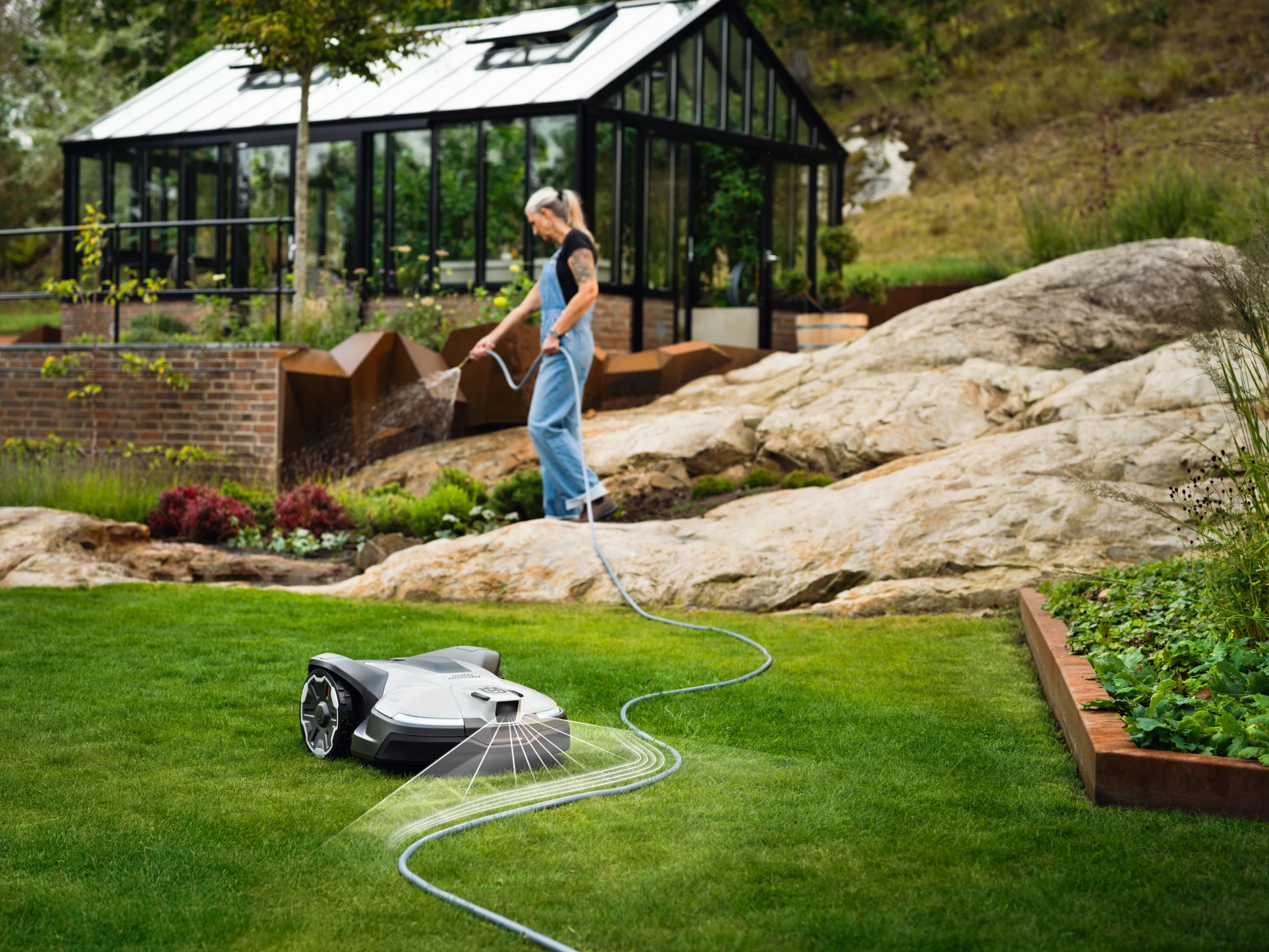 Robot de tonte pelouse autonome pour particulier Hauts-de-France et Normandie - LX Groupe